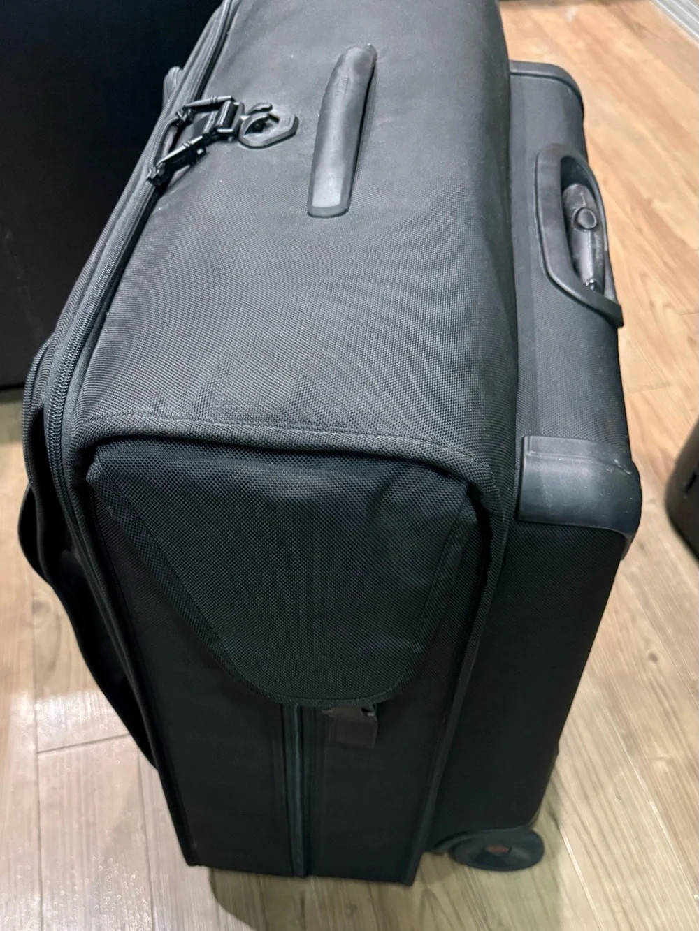 Tumi rolling Black Men’s Carry-On Garment Bag - Sleek Travel Organizer Brand new